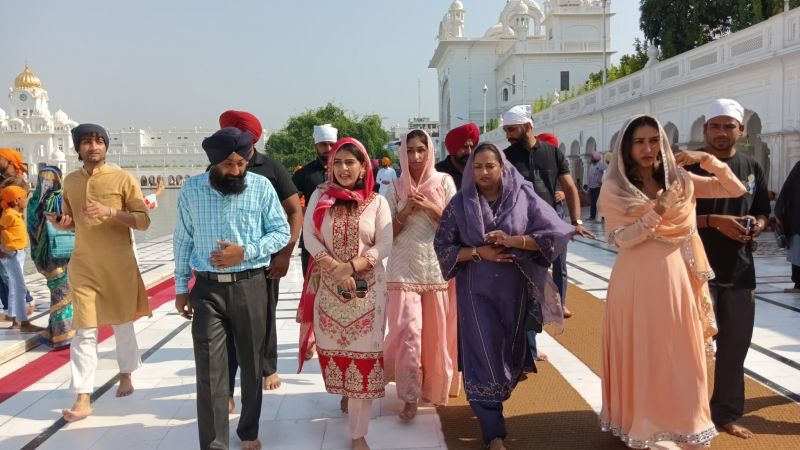 Star Cast of Punjabi Film "Chidiyan Da Chamba" Pays Obeisance at Golden Temple