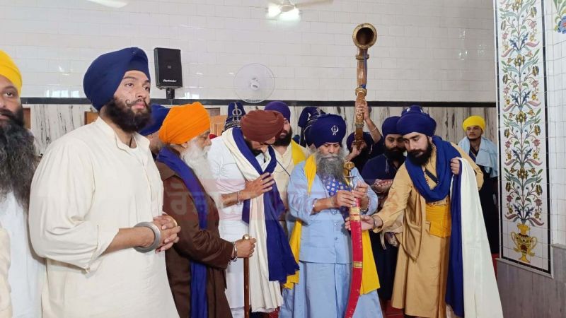 Film Mastana Team Pays Obeisance at Gurudwara Burj Akali Phula Singh. 14th Head Jathedar of Shiromani Panth Akali Budha Dal Felicitated the Team Mastana.
