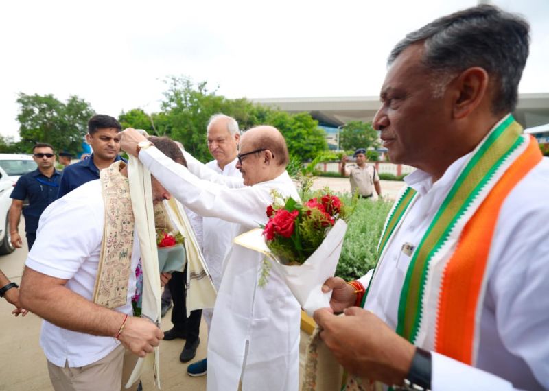 Leader of the Opposition, Shri Rahul Gandhi, receives a warm welcome at Patna Airport in Bihar.