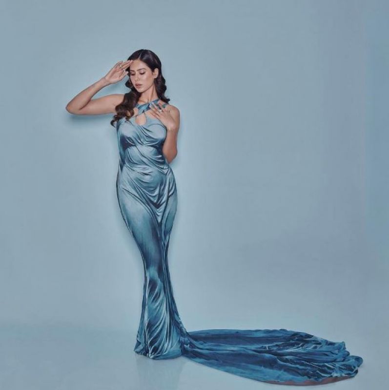 Sonam Bajwa Looks Gorgeous in Blue Attire