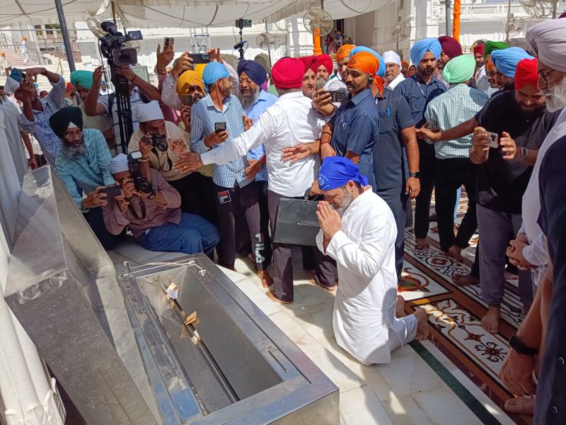 Congress Leader Rahul Gandhi Pays Obeisance at Golden Temple, Amritsar