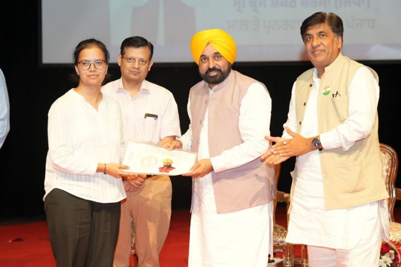 Punjab CM Bhagwant Mann handed over Job letters to 710 Newly-Appointed Patwaris. CM Mann said, "These Young Hands will work to build a Corruption-Free Society."
