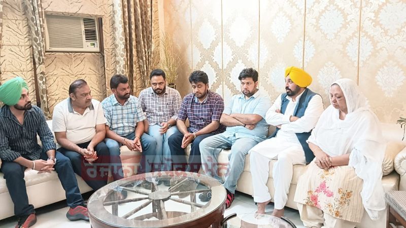 CM Bhagwant Mann Pays Condolences to Family of Late Punjabi Singer Surinder Shinda