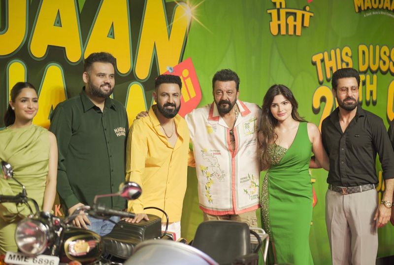 Punjabi Singer Gurdas Maan, B-Town Stars Sanjay Dutt & Sonu Sood Join 'Moujaan Hi Moujaan' Film Team in Mumbai