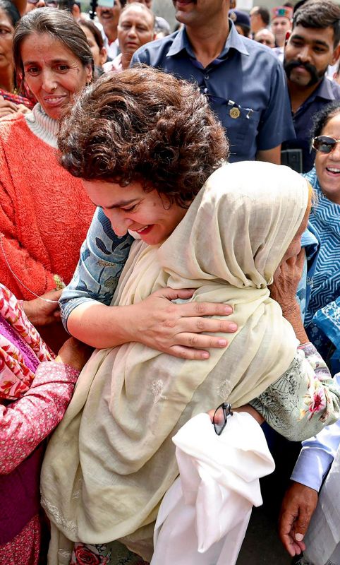 Congress General Secretary Priyanka Gandhi Offers Condolences & Support to Natural Disaster Victims in Kullu