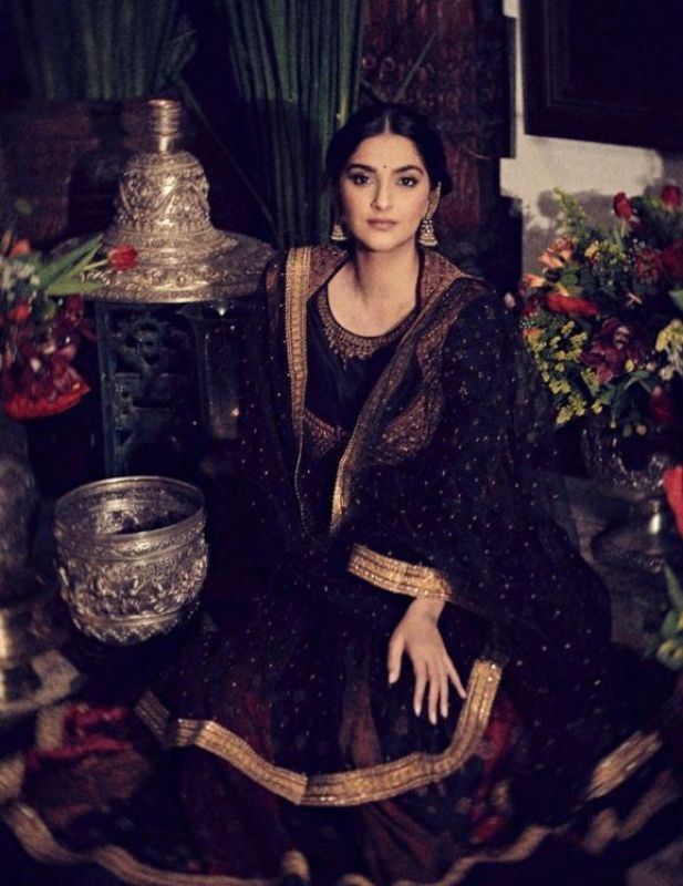 Sonam Kapoor Ahuja looking absolute diva in the Anarkali 
