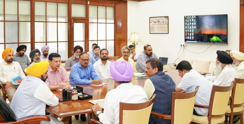 Punjab Chief Minister Bhagwant Mann Holds Meeting with Punjab Agriculture University and Agriculture Dept Officers over discussion on adopting a new technology in the future for the betterment of farmers.
