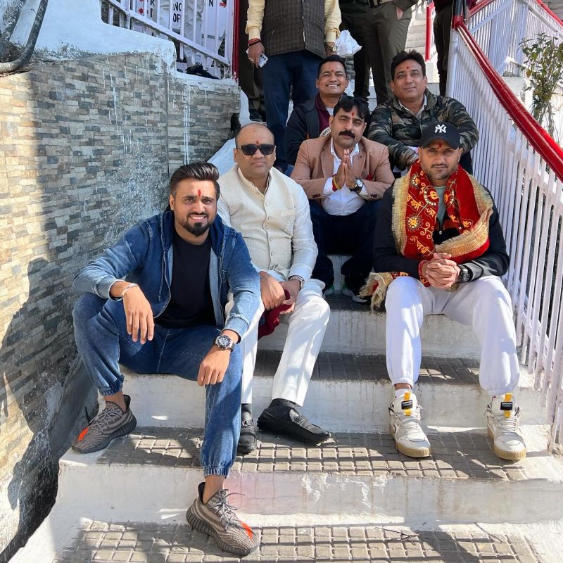 Former Cricketer Harbhajan Singh Pays Obeisance at Shri Mata Vaishno Devi Shrine in Jammu