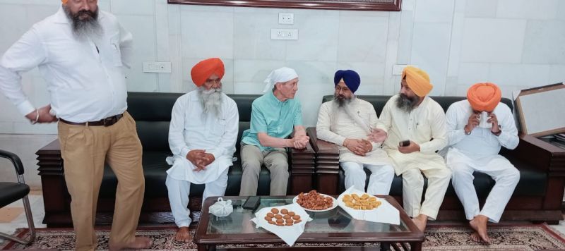 Former President of Mongolia Nambaryn Enkhbayar Pays Obeisance at Golden Temple 