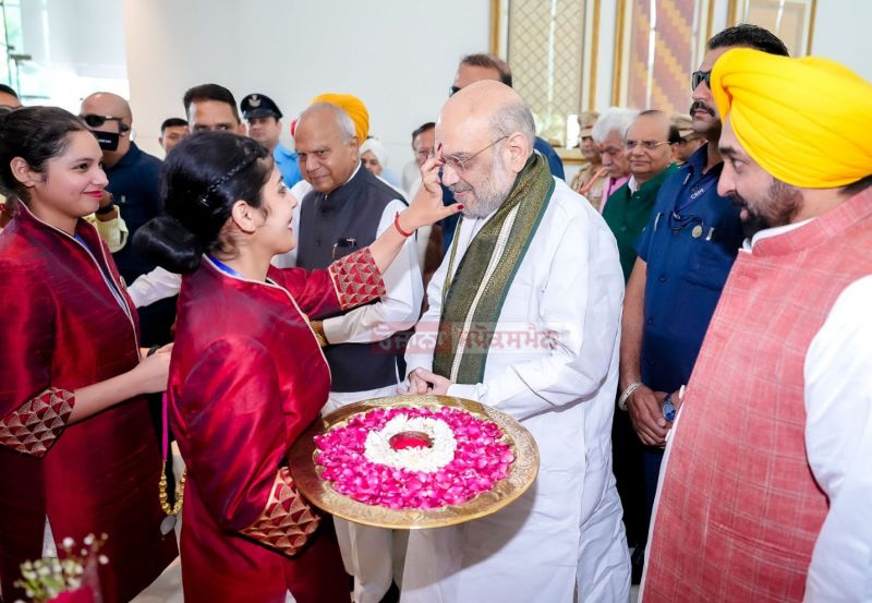 31st Meeting of Northern Zonal Council Underwent in Amritsar on Sept 26. Union Home Minister Amit Shah, Punjab CM Bhagwant Mann, Himachal CM and representatives of other states were also present on the occasion.
