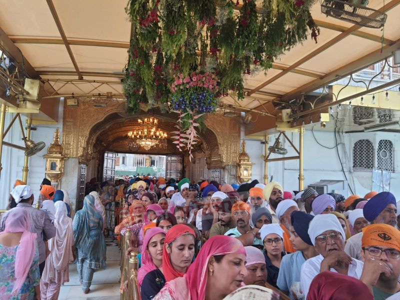 Exquisite Flower Decorations Adorn Golden Temple & Akal Takht Sahib for Sri Guru Granth Sahib Ji's Prakash Purab Celebration
