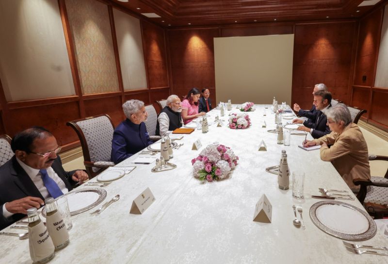 PM Modi Meets French President Emmanuel Macron; Held Talks to Strengthen India-France Partnership
