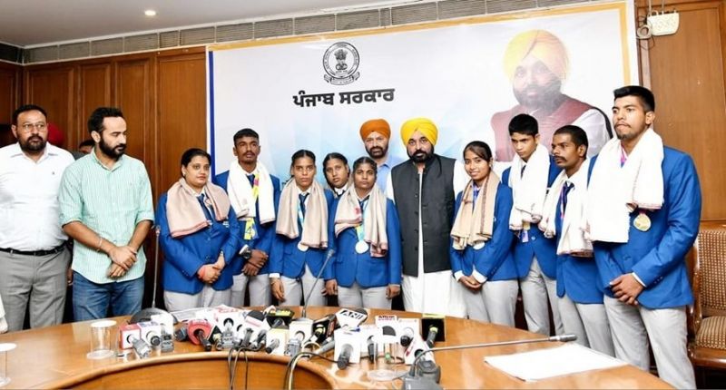 Chief Minister Bhagwant Mann meets seven children who returned Punjab after winning at the Berlin Special Olympics. Sports Minister Gurmeet Singh Meet Hayer was also present at the meeting. 
