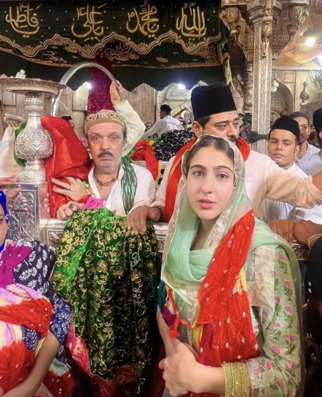 Sara Ali Khan Offer Prayers at Ajmer Sharif Ahead of Release of her Movie
