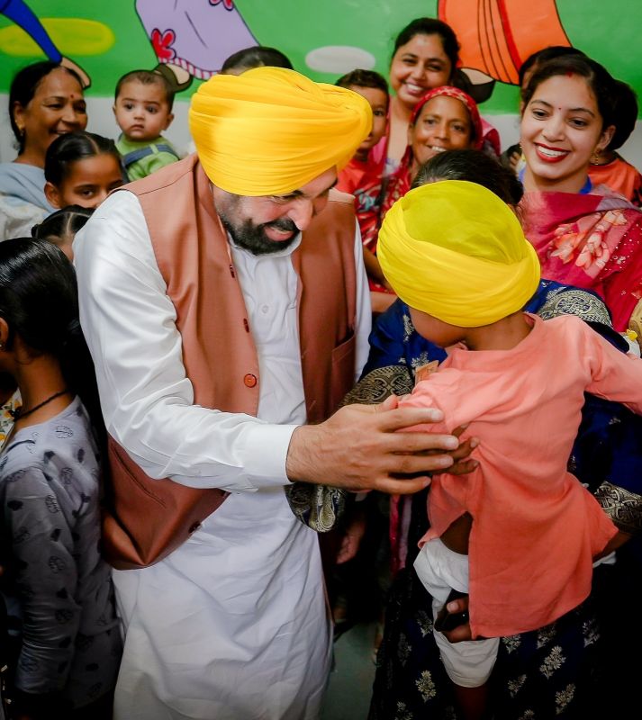 CM Bhagwant Mann & Delhi CM Arvind Kejriwal Interacted with Patients in Patiala Hospital, See Pics