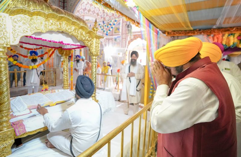 Punjab Chief Minister Bhagwant Mann Pays obeisance at the historic Gurdwara Sri Baba Bakala Sahib. He Sought blessings at the feet of ninth Patshah Sahib Sri Guru Teg Bahadur Ji on the occasion of Rakhar Puniya
