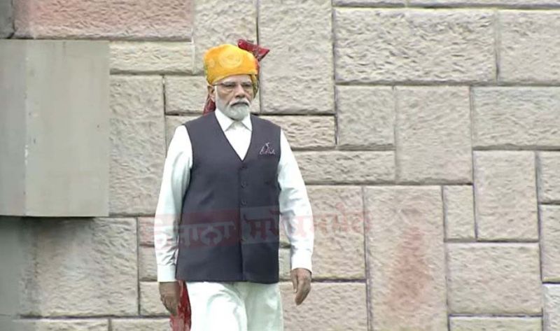 PM Modi Paid Tribute to Mahatma Gandhi at Rajghat on the Occasion of 76th Independence Day