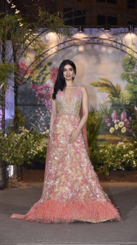 Sonamkapoor and anandahuja at wedding reception