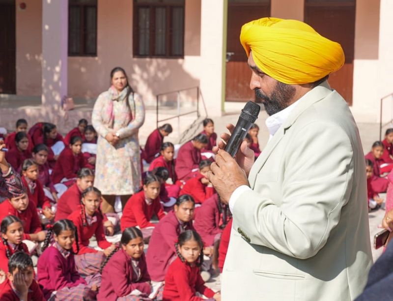 CM Bhagwant Mann Engages with Students During School Visits in Sukho Majra and Lutheri