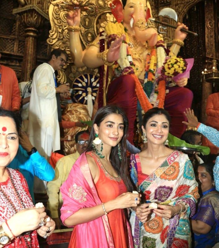 In Pics: Celebrities Visits Lalbaugcha Raja to Seek Blessings