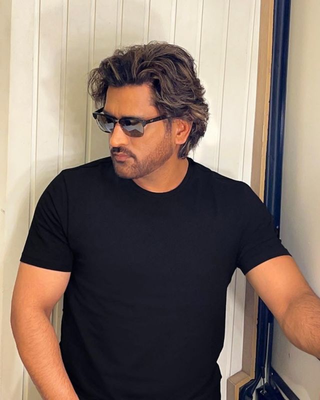 Dashing New Look: MS Dhoni Rocks Latest Makeover, Fans Impressed!