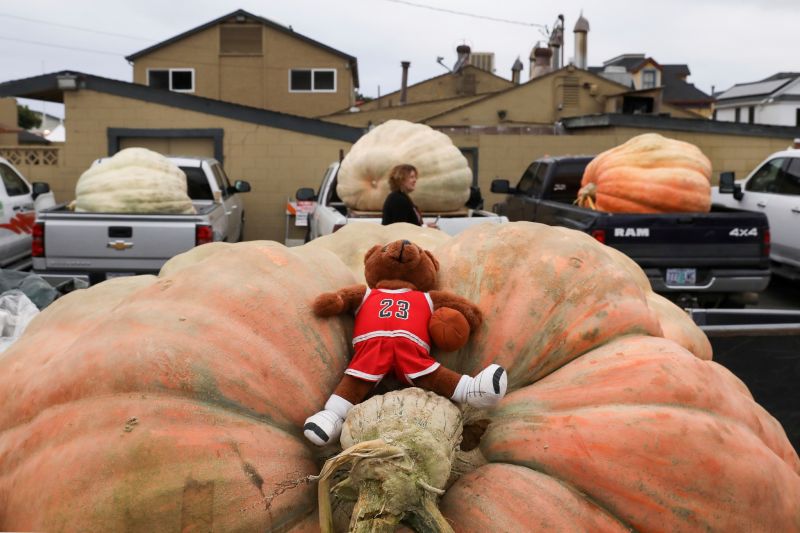 Travis Gienger Sets New Record: Wins 50th World Championship Pumpkin Weight-Off with Giant Pumpkin