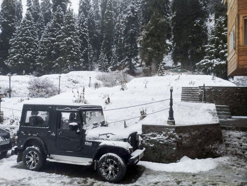 Gulmarg Blanketed in White Bliss: Residents Delight in Snowfall Extravaganza