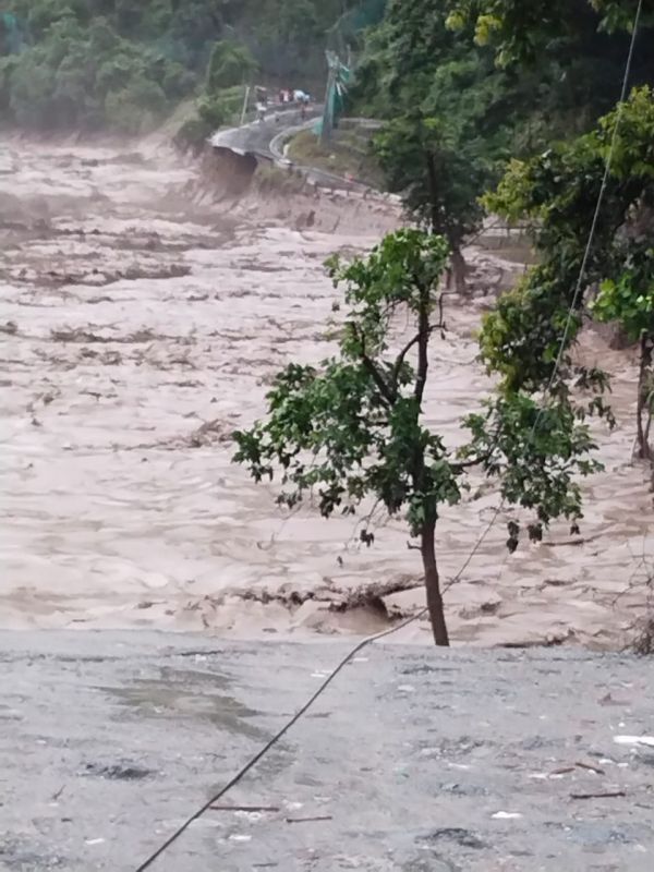 Sikkim Hit by Devastating Floods Due to Cloud Burst; 23 Army Soldiers Missing as Army Vehicles Submerged in Water
