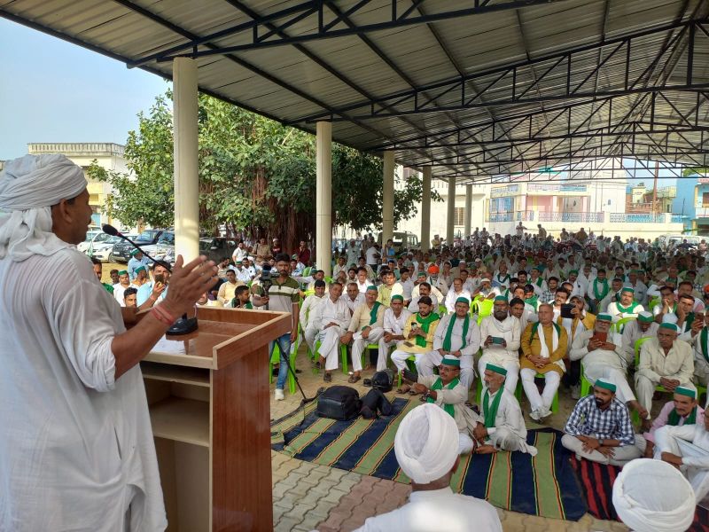 National Spokesperson of the Bharatiya Kisan Union from UP, Rakesh Tikait participates in Monthly Panchayat organised at Muzaffarnagar district. He interacted with the farmers and addressed their issues.
