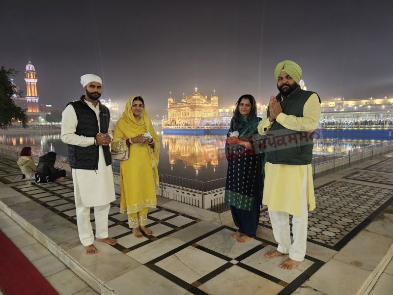 MP Gurjeet Aujla with his newly married daughter & son-in-law seeks blessings at Golden Temple