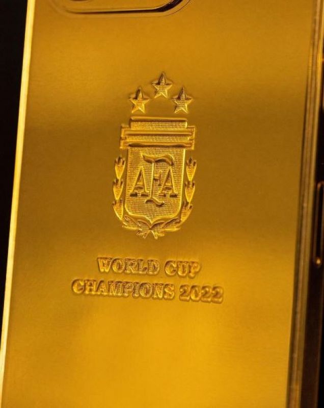 Each iPhone has the name of each player, Jersey number and the Argentina logo.