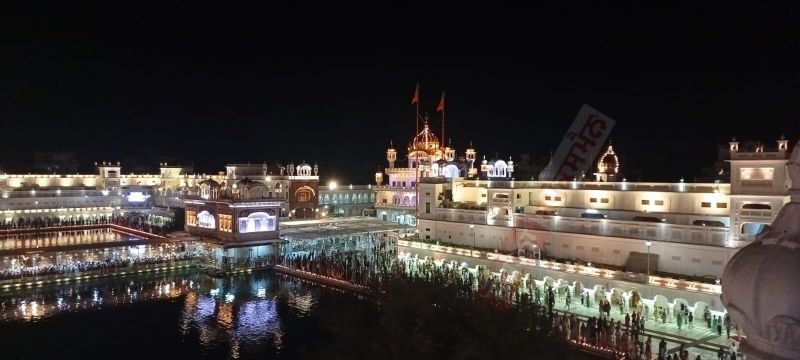 Deepmala & Fireworks Illuminate Sri Harmandir Sahib on Prakash Purab of Sri Guru Har Krishan Sahib Ji
