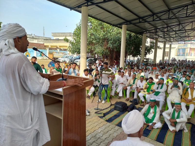 National Spokesperson of the Bharatiya Kisan Union from UP, Rakesh Tikait participates in Monthly Panchayat organised at Muzaffarnagar district. He interacted with the farmers and addressed their issues.
