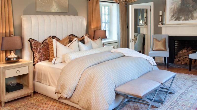 Give attractive look to small bedroom