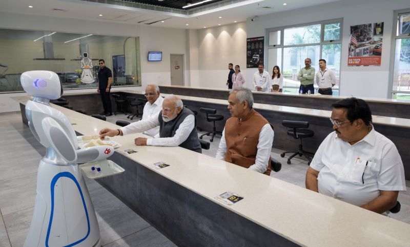 PM Narendra Modi Visits Ahmedabad's Science City, Receives Tea Served by a Robot