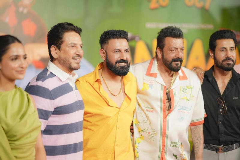Punjabi Singer Gurdas Maan, B-Town Stars Sanjay Dutt & Sonu Sood Join 'Moujaan Hi Moujaan' Film Team in Mumbai