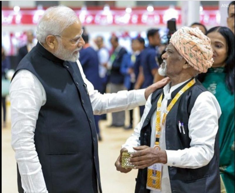 G-20 Summit: PM Modi Visits Stalls Exhibiting Handicrafts from Various States in 'Crafts Bazaar' at Bharat Mandapam