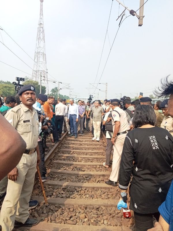 Odisha Train Collision: Railway Minister Ashwini Vaishnaw reached the Accident Site
