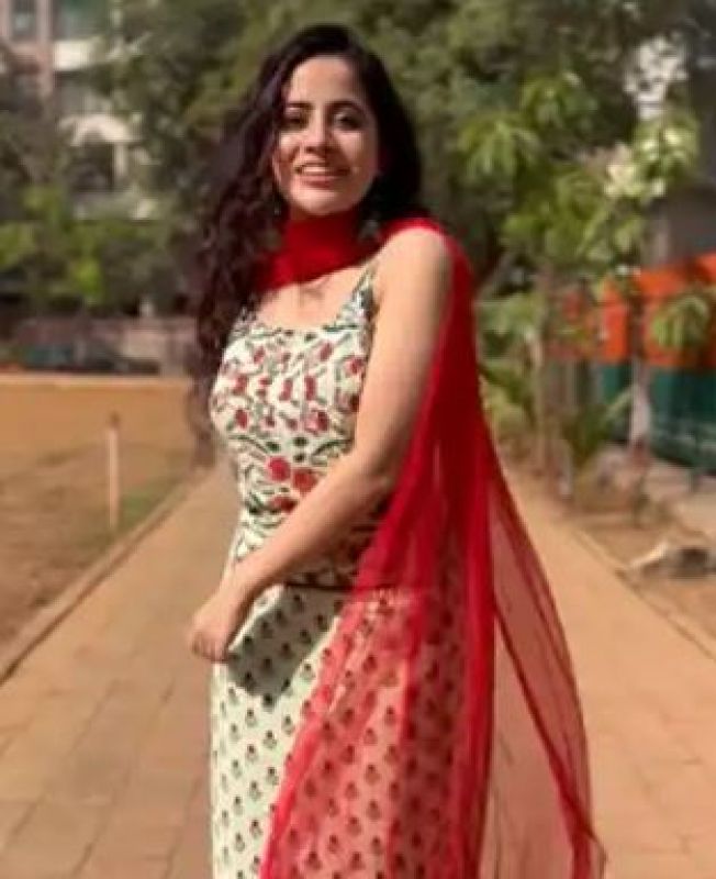  Uorfi Javed's decent ethnic look