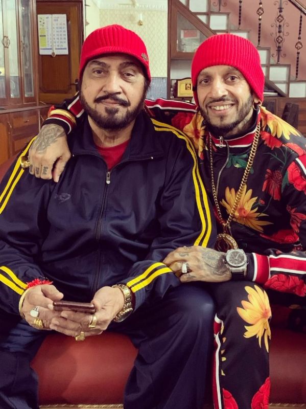 Final Farewell: Surinder Shinda's Last Rites Today, See His Fond Memories Shared with Punjabi Stars