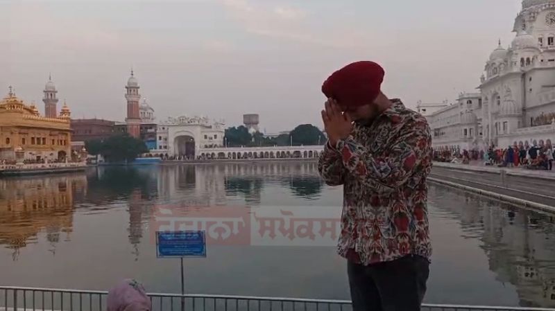 Punjabi Singer Amar Sehmbi Pays Obeisance at Golden Temple, Amritsar