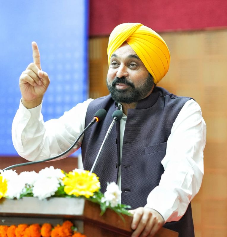 Chief Minister Bhagwant Mann handed over appointment letters to 249 young boys and girls in various departments of Punjab Government
