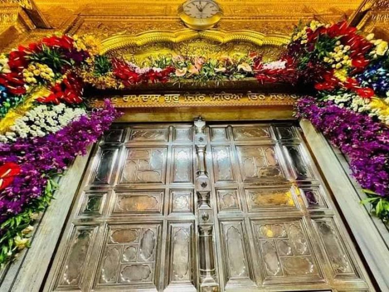Exquisite Flower Decorations Adorn Golden Temple & Akal Takht Sahib for Sri Guru Granth Sahib Ji's Prakash Purab Celebration
