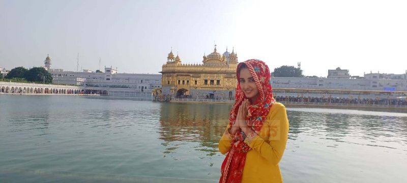Actress Simrat Kaur Pays Obeisance at Golden Temple, Amritsar