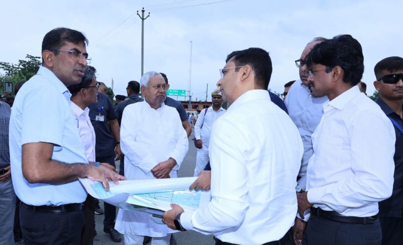 Bihar CM Nitish Kumar inspecting the road site at Salepur Mod Junction