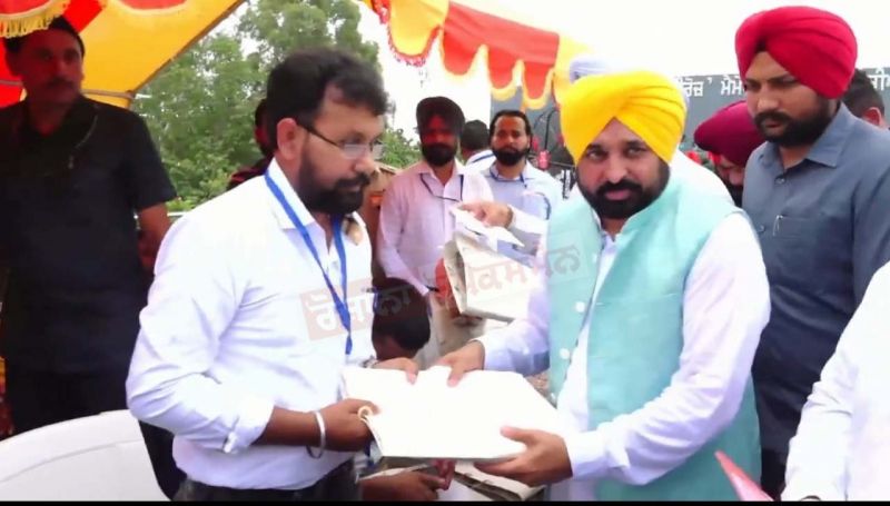 Punjab CM Bhagwant Mann Meets Kargil War Martyrs' Families on Kargil Vijay Divas