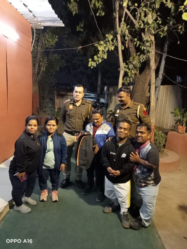 In Pics: Delhi Police Recovers Lost Bag of Para-Badminton Player, Eliciting Gratitude from Athletes
