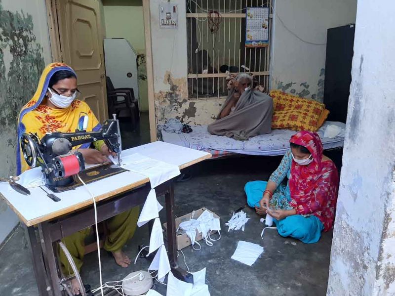 Masks Are Being Prepared At Home