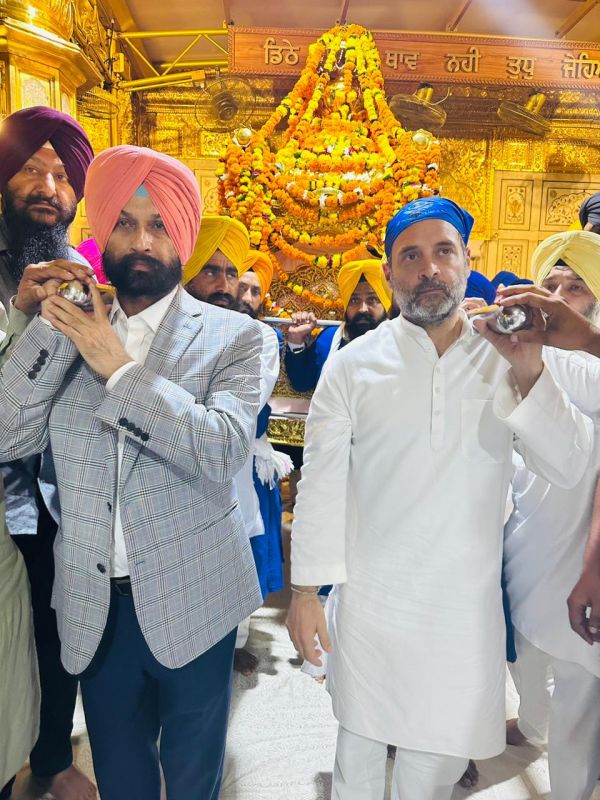 Rahul Gandhi Joined Palki Sahib Sewa Service at Sachkhand Sri Harmandir Sahib