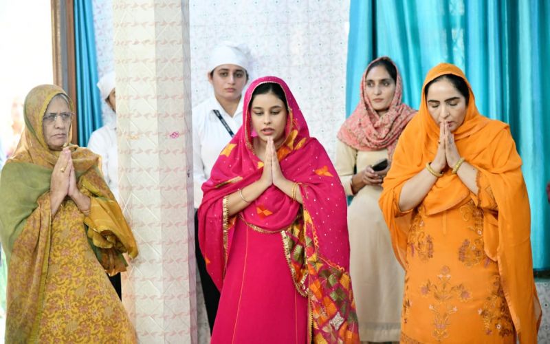 CM Bhagwant Mann Pays Obeisance at Gurdwara in Village Satoj on the occasion of his Birthday